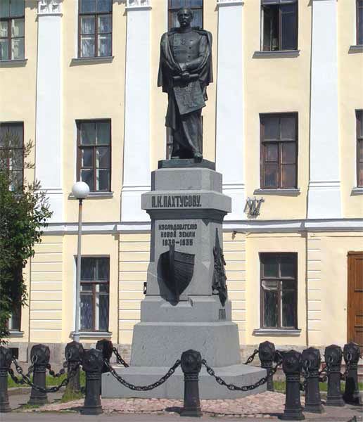 Памятник П. К. Пахтусову в Кронштадте