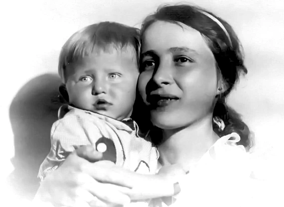 Елена Константиновна Сычугова с сыном Алексеем