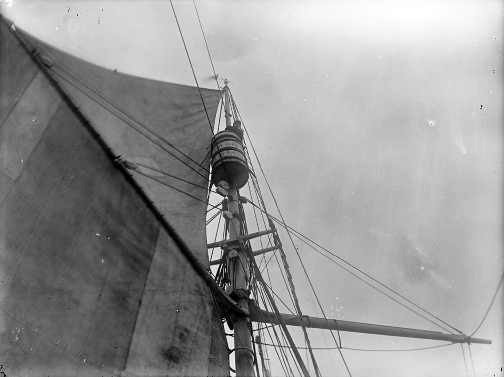 Воронье гнездо на большой мачте судна «Виллем Баренц»