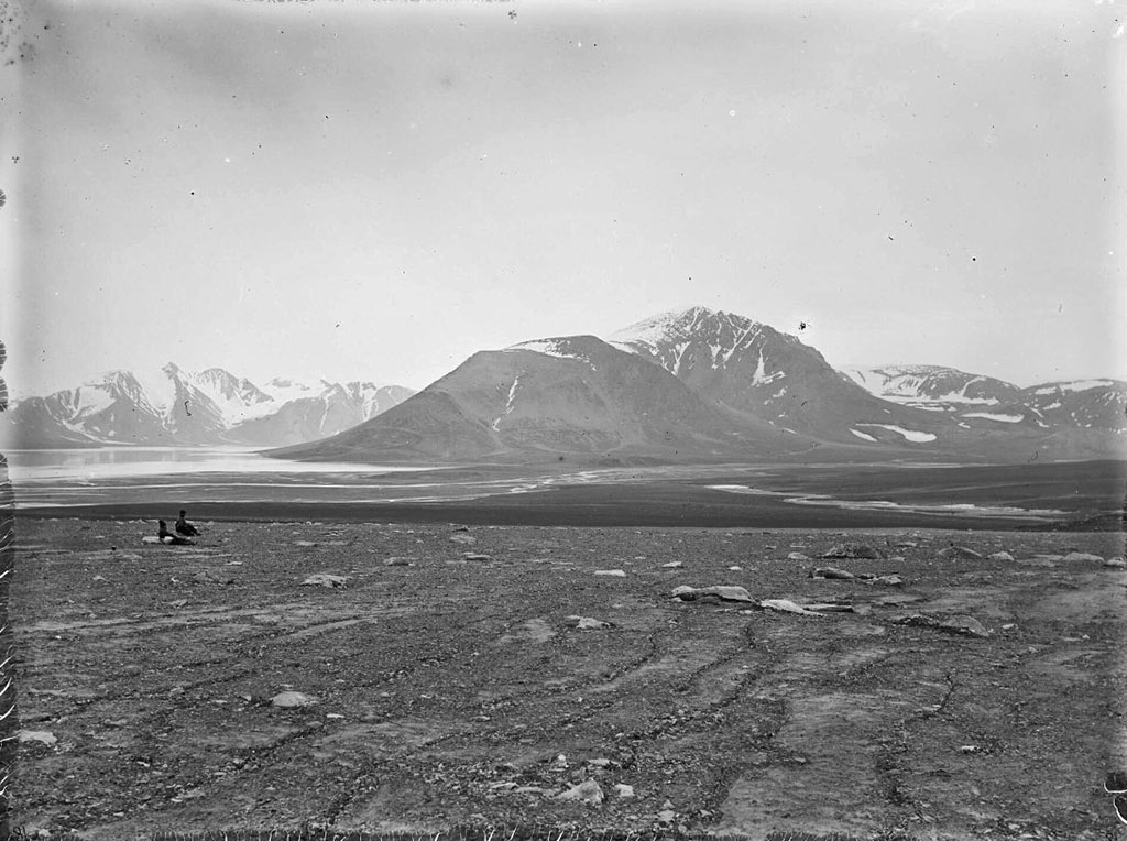 Гора Норденшёльд на южном берегу пролива Маточкин Шар