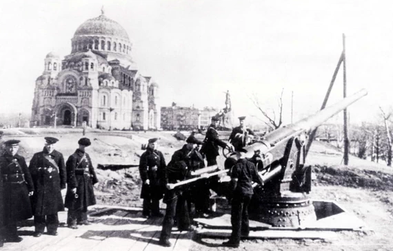 Орудие Якорная площадь