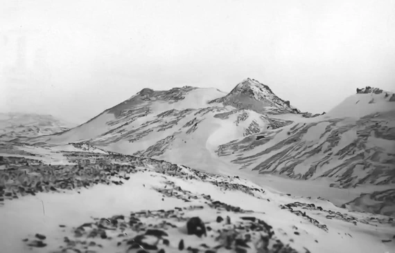 Внешняя сторона конечной морены. Архипелаг Новая Земля, в районе залива Русской Гавани.