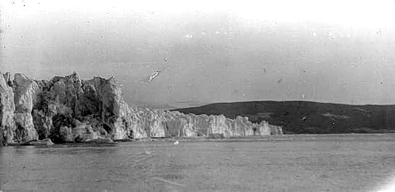 Барьер ледника Шокальского в районе Русской Гавани.