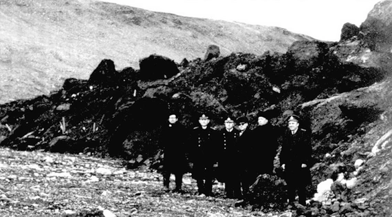 У насыпи плотины после проведения подземного ядерного испытания 12.09.1973