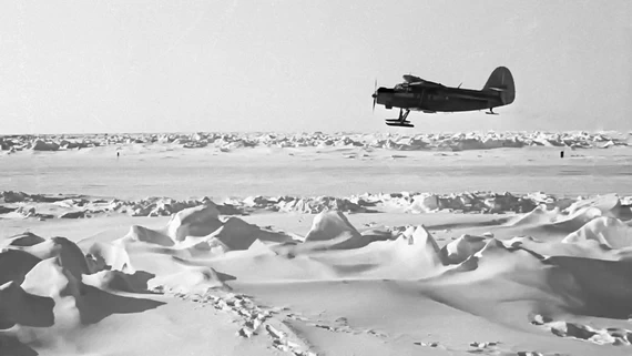 Самолет Ан-2 над Арктикой