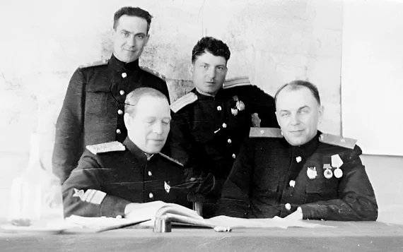 Вице-адмирал И.И. Грен, майор Г.Г. Кудрявцев 1943 г.