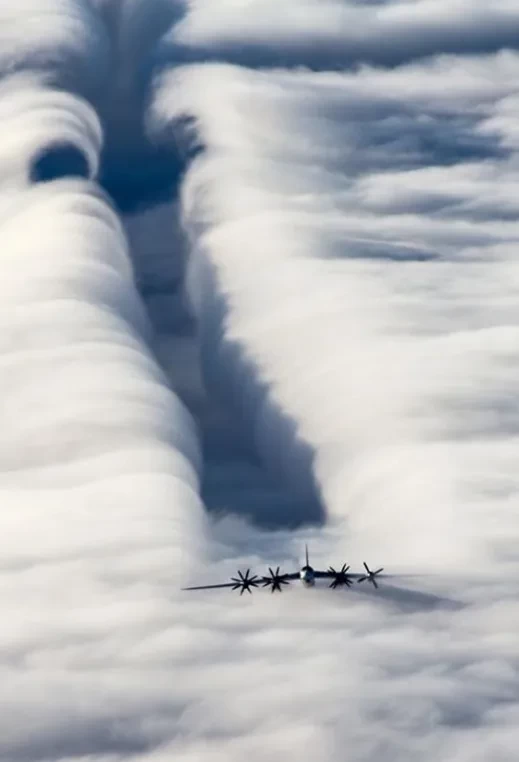 ТУ-95 в облаках